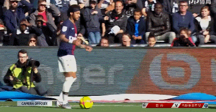 巴萨梅西关键助攻助力进球