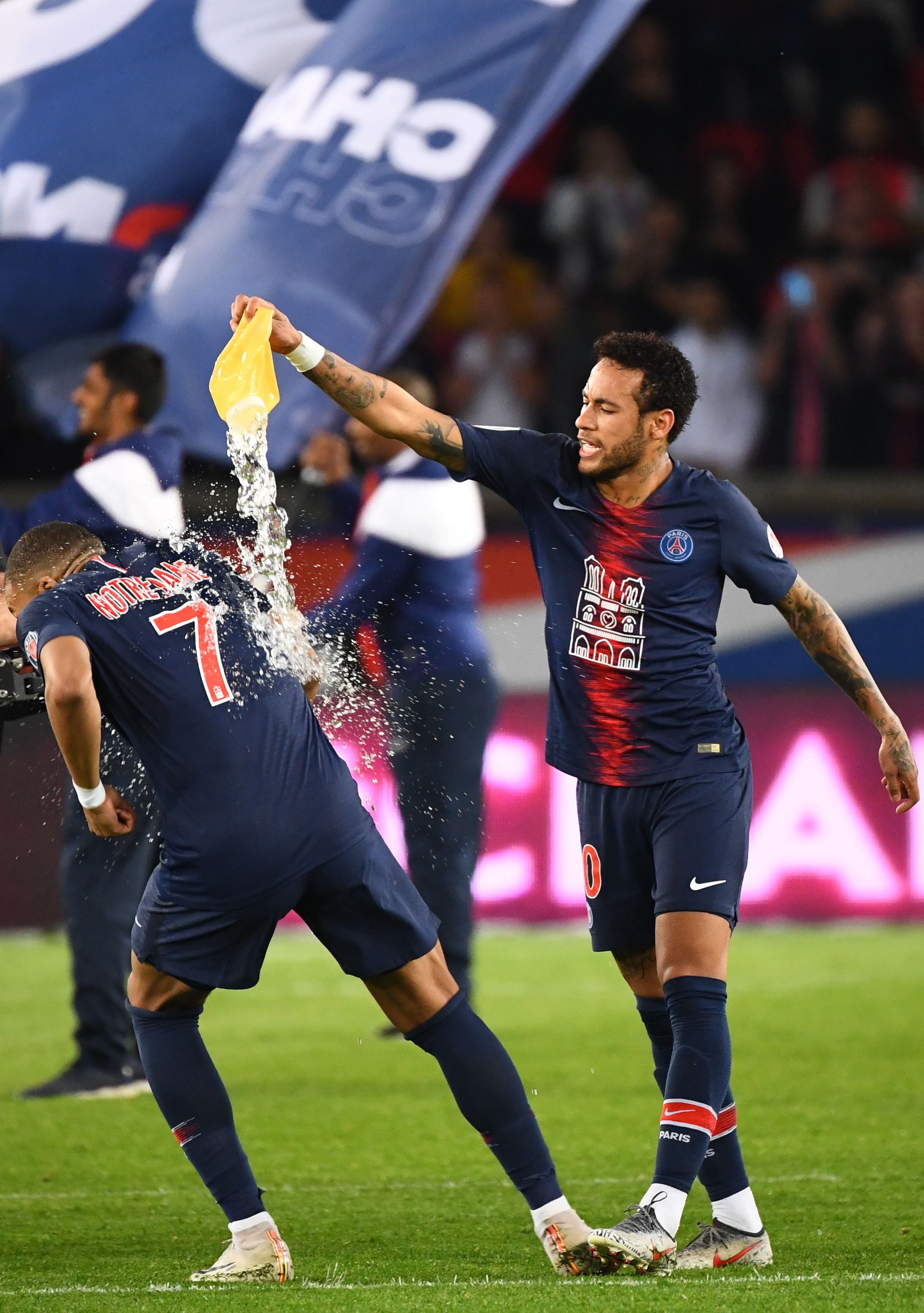 斯玛特：来到湖人让我重获新生，就像小孩第一天上学一样