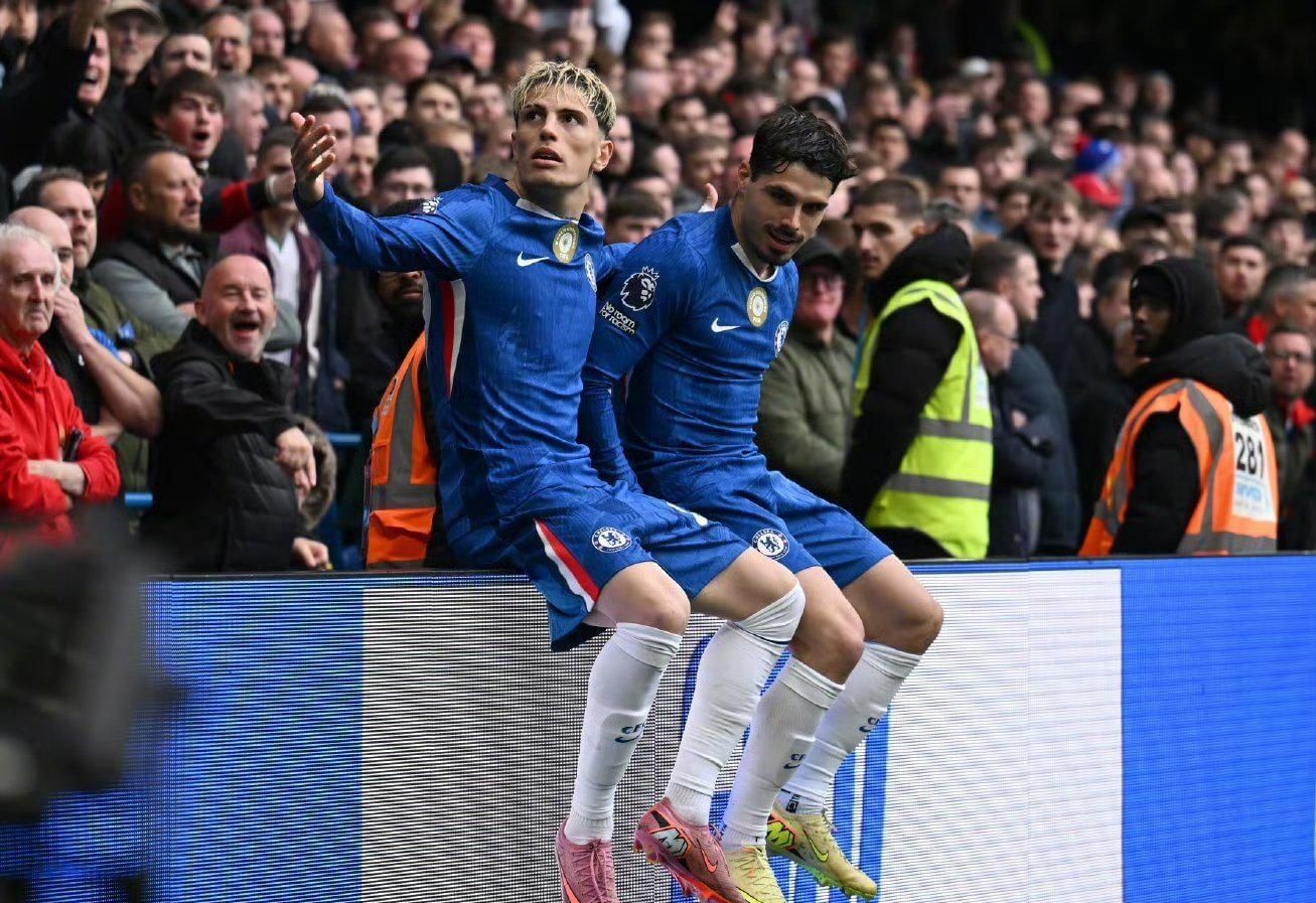 杜伦和康宁汉姆是近10年活塞首对同时砍30分两双的二人组