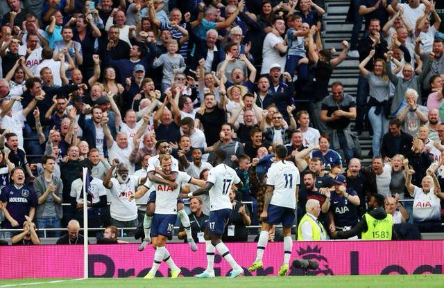 曼晚：瓜迪奥拉今夏在曼城训练中话不多，助教扮演更重要作用