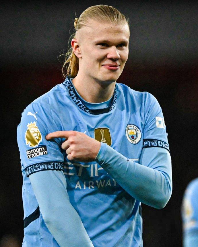 莫耶斯：本赛季英超判罚标准摇摆不定，裁判也懒得解释（莫耶斯批评本季英超判罚不统一，裁判不愿解释）