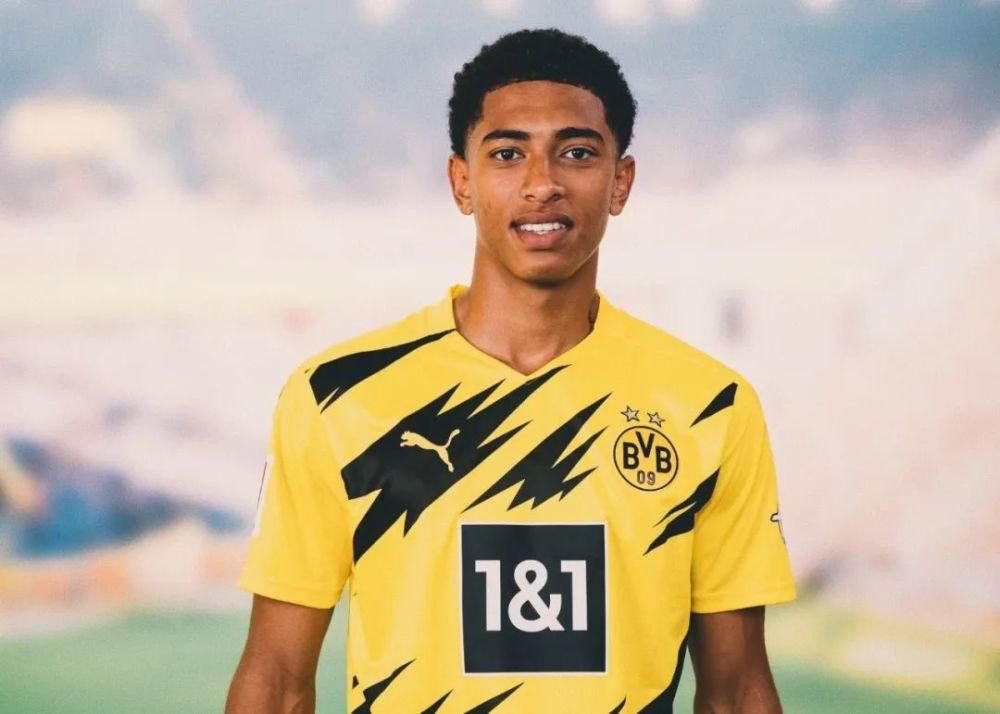 斯科尔斯、卡拉格都认为：哈白布是足球历史上最佳中场组合（斯科尔斯与卡拉格一致认定：哈白布堪称足坛史上最强中场三人组）