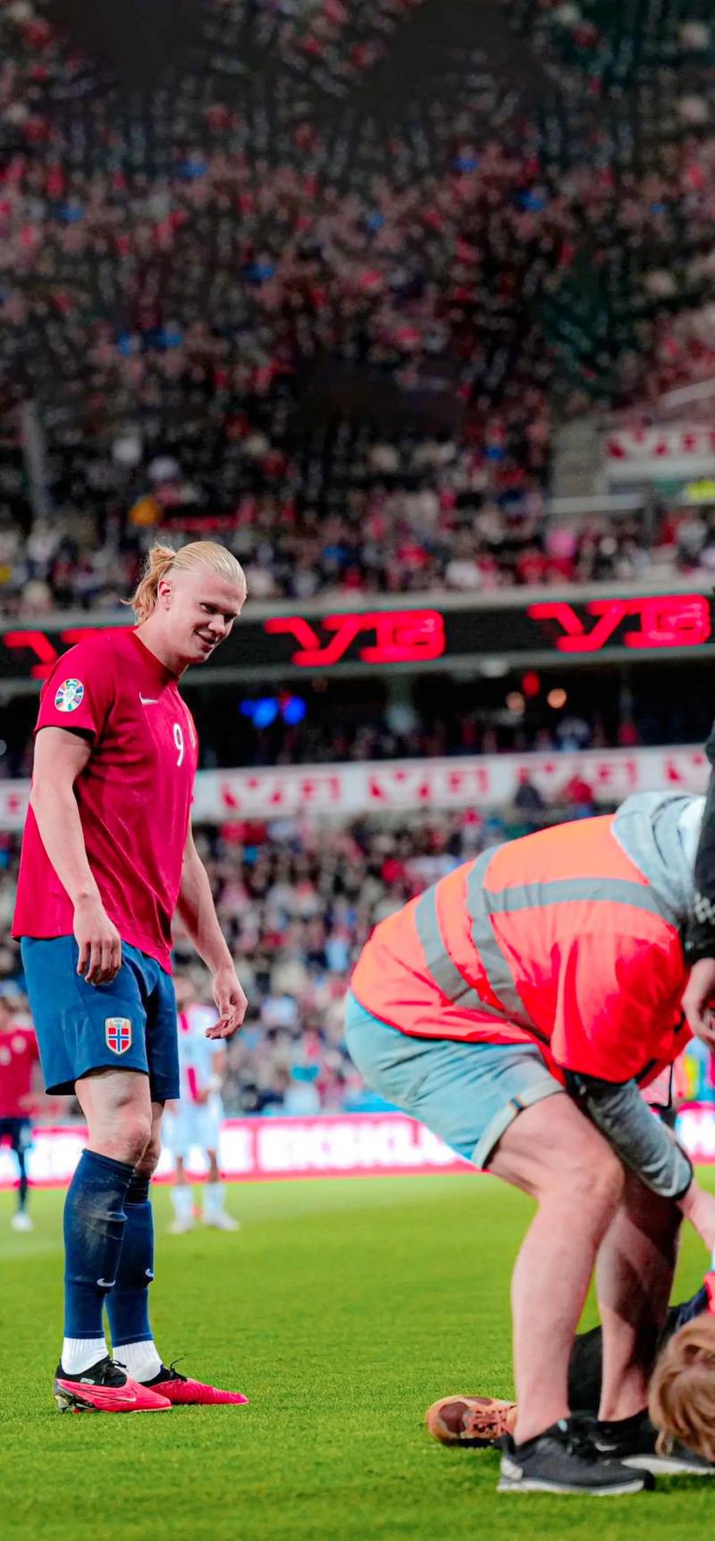 带队6战4胜重回积分榜榜首，穆斯卡特当选中超9／10月最佳教练（率队近6战4胜重返榜首，穆斯卡特荣膺中超9-10月最佳主帅）