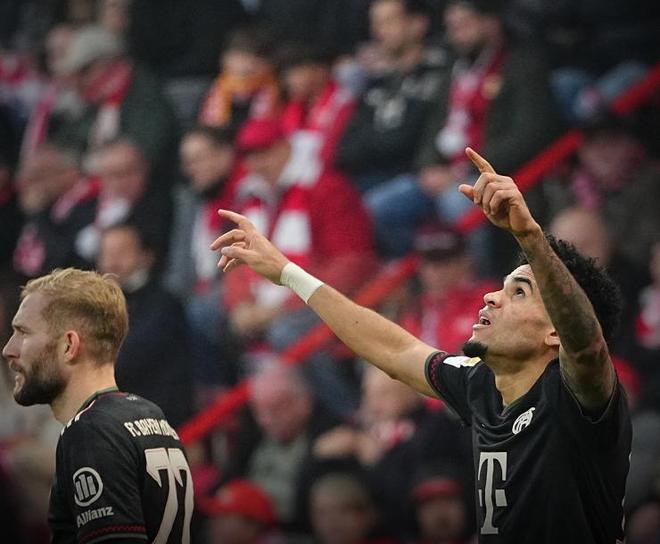 德劳伦蒂斯：现在取得的成就比肩马拉多纳？没有人能达到他的高度（德劳伦蒂斯：当下成绩能否比肩马拉多纳？他的高度无人可及）