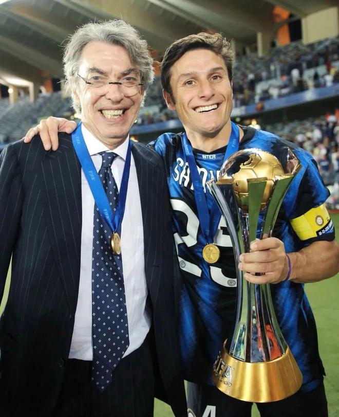 海港是第三支实现国内顶级联赛三连冠的球队，前两支现已解散（海港成史上第三支国内顶级联赛三连冠球队，前两队均已解散）