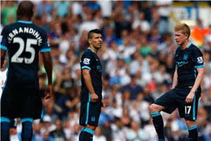 英超半场：威尔逊造险，富勒姆暂0-0桑德兰（半场战报：威尔逊险些破门，富勒姆0-0暂平桑德兰）