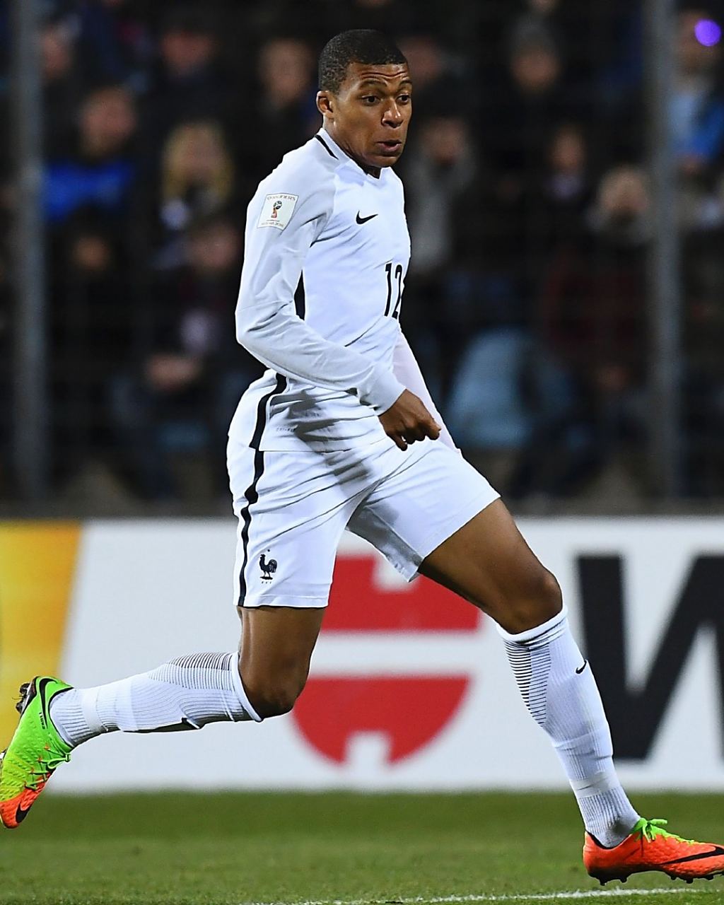 蒂尔潘执法皇马曼城欧冠焦点战，曾九度执法皇马保持不败